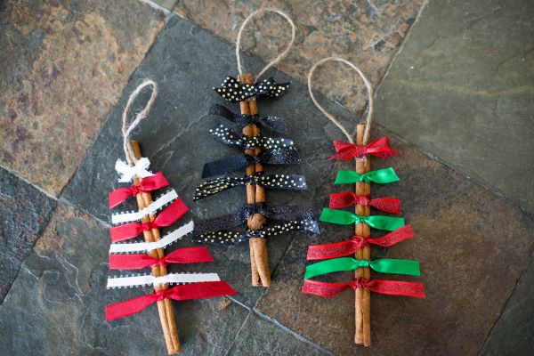 DIY Christmas Crafts for Kids Cinnamon sticks for Christmas