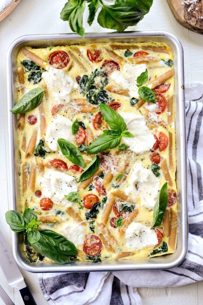 sheet-pan-spinach-tomato-ricotta Sheet pan spinach tomato ricotta pasta frittata.
